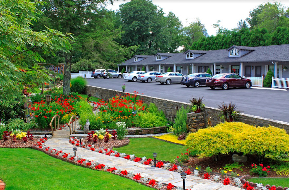 AZALEA GARDEN INN